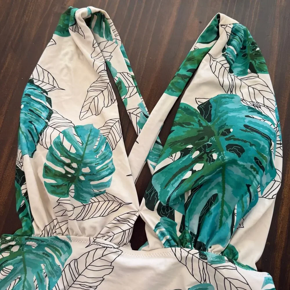 CupShe Palm Leaf One Piece Strappy Swimsuit Size M